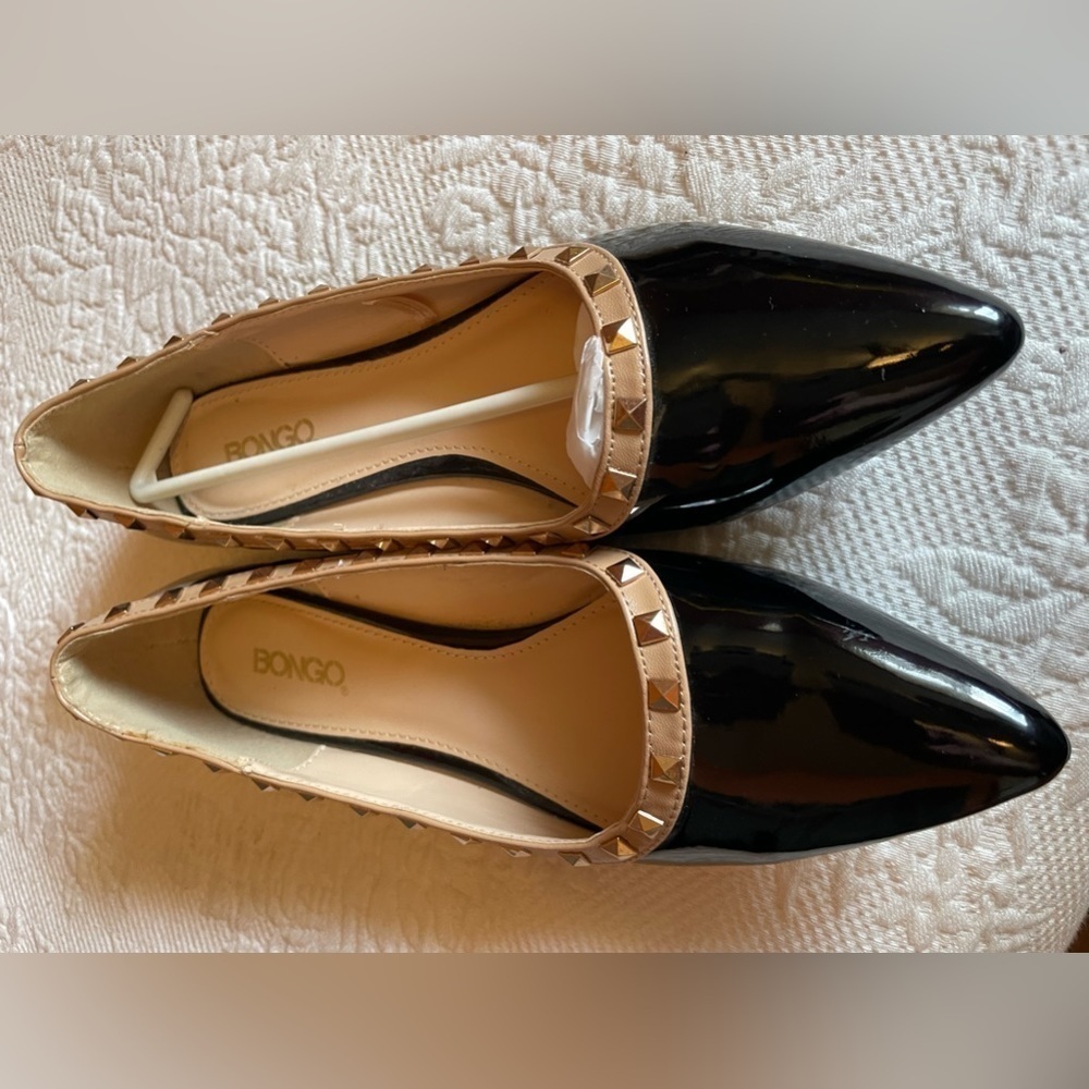 Bongo black man made patent leather flats with tan accent and gold ‘studs’ NWOT
